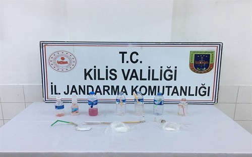 Kilis İl Jandarma Komutanlığı KOM Şube Ekipleri Gaziantep İlinden Uyuşturucu Madde Getiren Zehir Tacirlerini Yakaladı.